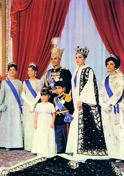 پرونده:Mohammad Pahlavi Coronation.jpg