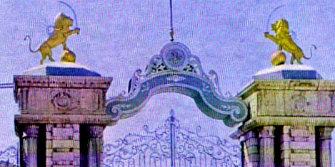 پرونده:Lion and Sun Majles Entrance.jpg