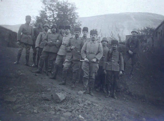 پرونده:Karabekir and his staff at Tabriz in 1917.jpg