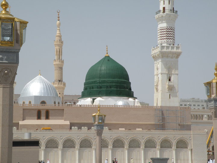 پرونده:Green dome, Masjid e Nabawi, Medina, KSA.jpg