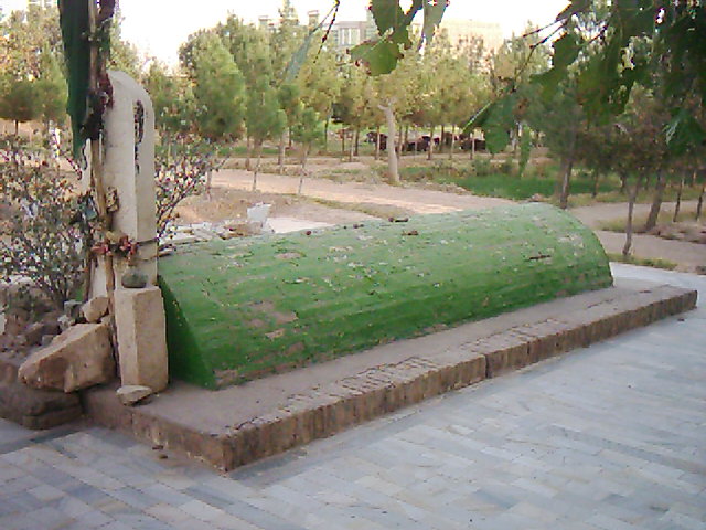 پرونده:Mola Hussein Vaez Kashefi Tomb.jpg