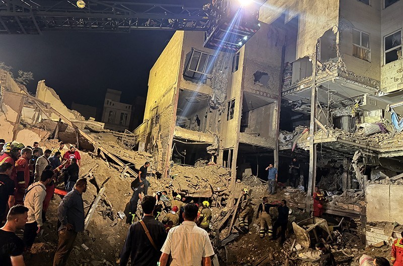 پرونده:Attack on residential building in Narmak 5 Tasnim.jpg