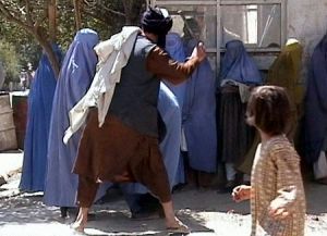 رفتار متحجرانه با زنان در افغانستان
