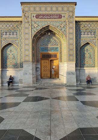 ورودی کتابخانه مرکزی آستان قدس رضوی