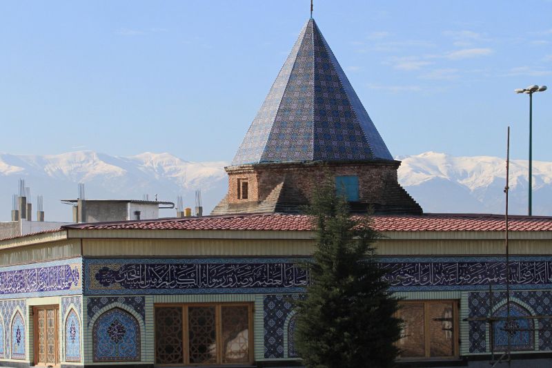 پرونده:آرامگاه اطروش.jpg