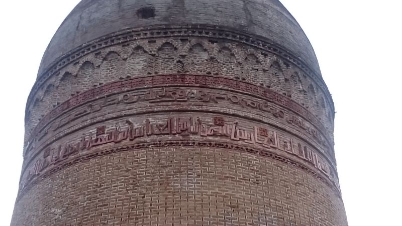 پرونده:نوشتار روی برج لاجیم.jpg