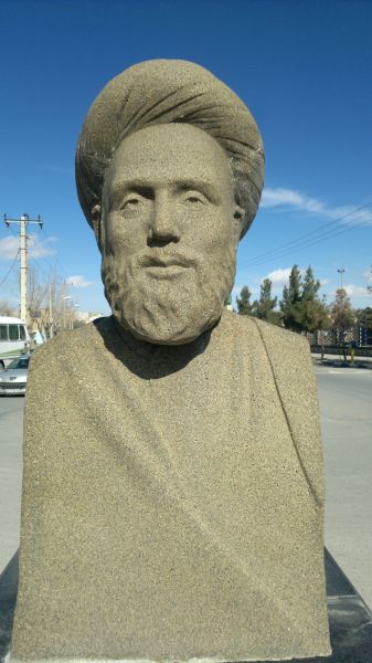 پرونده:Aqa-nur-adin-Statue.jpg