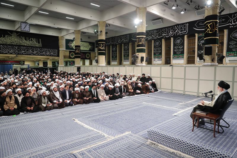 پرونده:Classroom of Sayyed Ali Khamenei Seminary 2.jpg