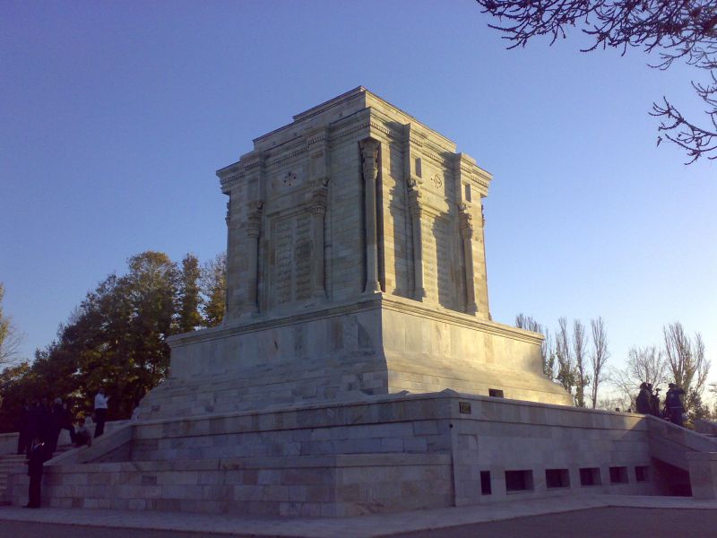 پرونده:Ferdowsi tomb4.jpg
