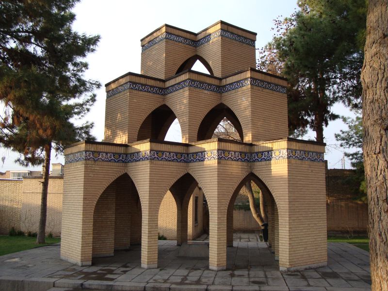پرونده:Mausoleum of Kashefi 01.jpg