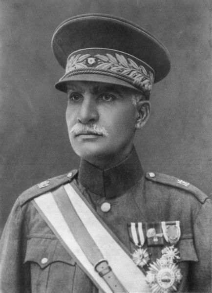 پرونده:Reza shah uniform.jpg